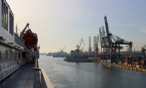 Zdjęcie POLSKA / Pomorze / Gdynia / Gdynia - wpływamy do portu (5)