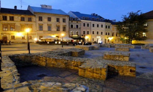 Zdjecie POLSKA / Lubelszczyzna / Lublin / Padziernikowy wieczr w Lublinie.