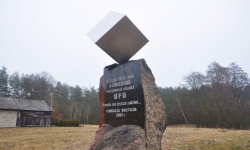 Zdjecie POLSKA / lubelskie / Emilcin / Pomnik UFO w Emilcinie 