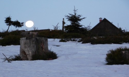 Zdjęcie POLSKA / Beskidy / rysianka / zachód księżyca pod Rysianką