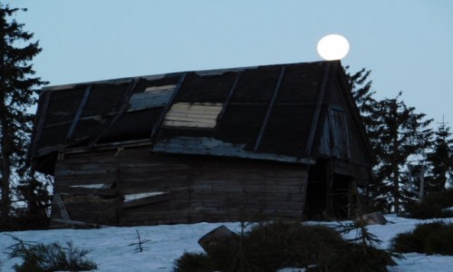 Zdjęcie POLSKA / Beskidy / rysianka / zachód księżyca.