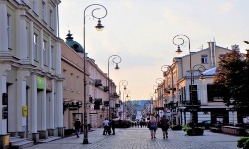 Zdjęcie POLSKA / woj. świętokrzyskie / Kielce, ul. Sienkiewicza / urokliwie i spokojnie...