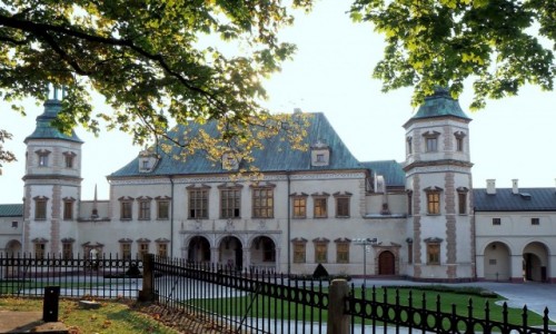 Zdjecie POLSKA / witokrzyskie / Kielce, Paac Biskupw Krakowskich / dawny paac  biskupi...