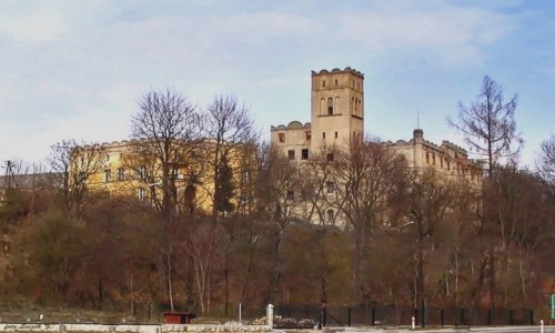 Zdjecie POLSKA / woj. dolnolskie. / pow.kodzki, gmina Radkw. / Ratno Dolne - zamek.
