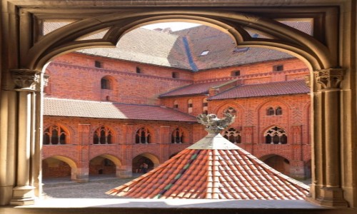 Zdjcie POLSKA / Malbork / Gotycki zamek krzyacki / Widok na dziedziniec