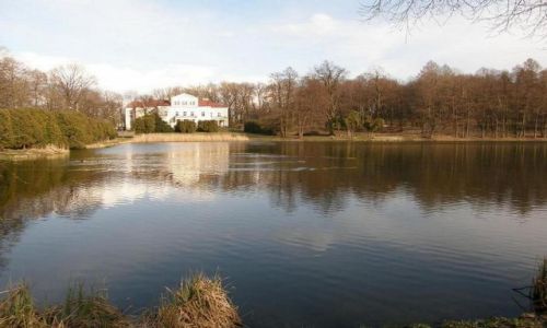 Zdjęcie POLSKA / Jura Krakowsko-Czestochowska / Złoty Potok / Złoty Potok, szkoła do której uczęszczał tenor Jan Kiepura