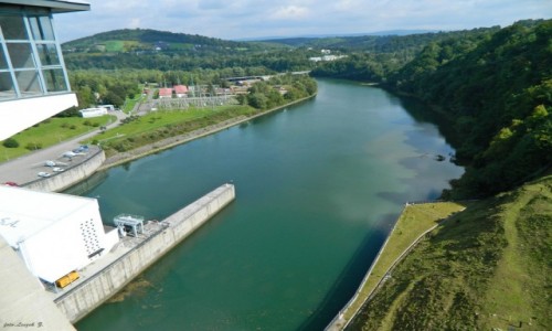 Zdjęcie POLSKA / woj.podkarpackie. / Solina. / Widok z Zapory Solińskiej na San.