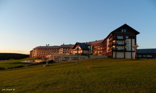 Zdjęcie POLSKA / woj.podkarpackie. / gmina Ustrzyki Dolne. / Arłamów o zachodzie słońca.