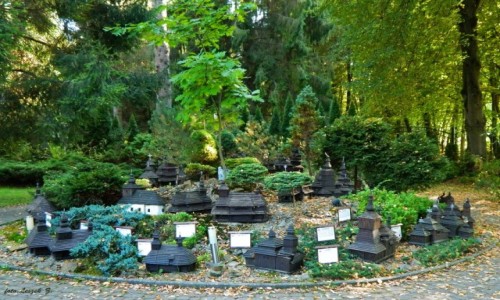 Zdjecie POLSKA / woj.podkarpackie. / pow.leski. / Myczkowce - Park miniatur - Centrum Kultury Ekumenicznej
