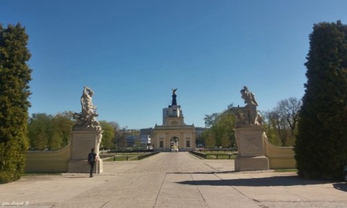 Zdjecie POLSKA / woj.podlaskie. / Biaystok. / Biaystok - Wiea zegarowa w Bramie Paacu Branickich.