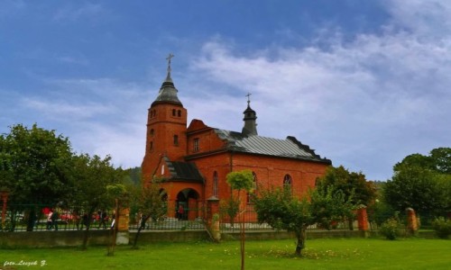 Zdjęcie POLSKA / woj.podkarpackie. / pow.bieszczadzki. / Ropienka - kościół p.w. św. Barbary.
