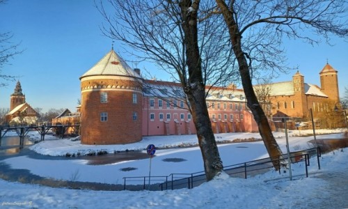 Zdjcie POLSKA / woj.warmisko-mazurskie. / pow.lidzbarski. / Lidzbark Warmiski - koci,hotel i zamek.