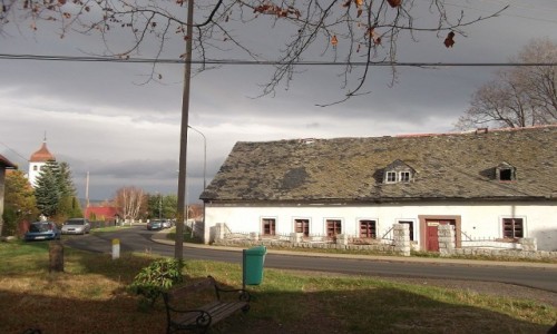 Zdjęcie POLSKA / Dolny Śląsk / Ul . Główna 10-kier. Kościół i Pobiedna / Czerniawa, najstarszy budynek