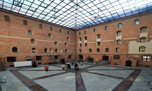 Zdjcie POLSKA / Pomorskie / Gniew, Zamek Krzyacki / Dziedziniec zamkowy