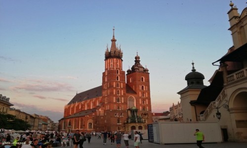 Zdjęcie POLSKA / Kraków. / Stare miasto - plac Mariacki. / Kraków - kościół Mariacki.