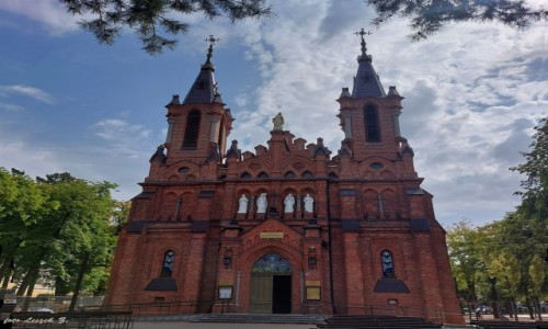 Zdjcie POLSKA / woj, kujawsko-pomorskie. / Ciechocinek. / Ciechocinek - Kolegiata witych Apostow Piotra i Pawa.