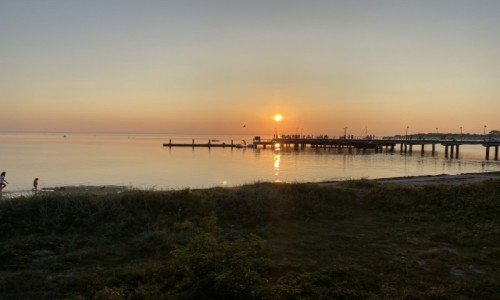 Zdjęcie POLSKA / Pomorskie / Jastarnia / Zachód słońca nad Zatoką Pucką