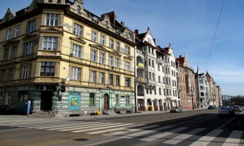 Zdjcie POLSKA / woj. kujawsko-pomorskie / Toru / Fragment ulicy Warszawskiej w dzielnicy w. Katarzyny