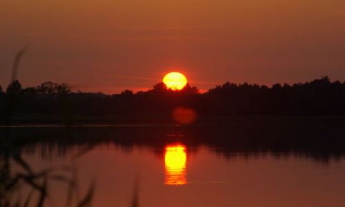 Zdjęcie POLSKA / Mazury / Okolice Wilkas / Słońce