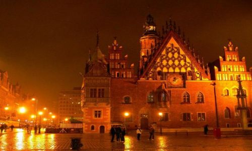 Zdjecie POLSKA / DOLNY ŚLĄSK / WROCŁAW-RYNEK / PASKUDNA NOC NA WROCŁAWSKI RYNKU
