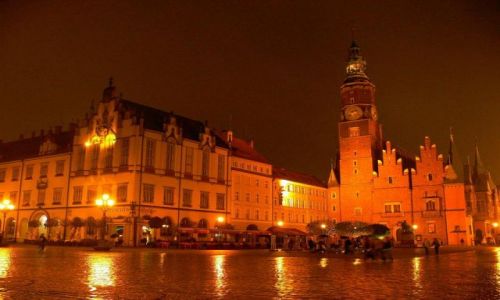 Zdjecie POLSKA / DOLNY ŚLĄSK-WROCŁAW / WROCŁAW- rynek-ratusz / zamglona ,jesienna noc na wrocławski rynku- -III