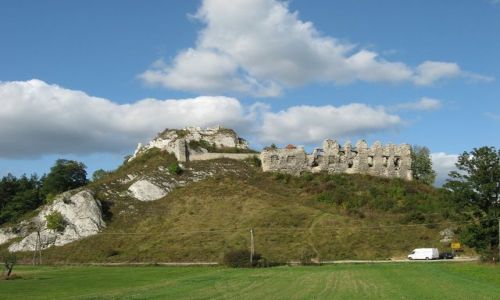Zdjcie POLSKA / Jura Krakowsko- Czstochowska /  Rabsztyn / grki- ruiny i chmurki