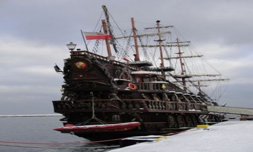 Zdjecie POLSKA / Pomorze Gdaskie / Gdynia - port / Statek