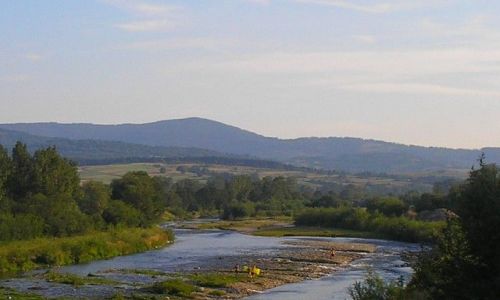 Zdjęcie POLSKA / Kotlina Żywiecka / Wieprz / pejzaż z Sołą i z Beskidami