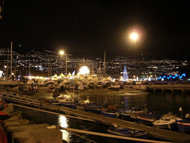 Zdjęcia: Madeira - Funchal, Port Funchl nocą., PORTUGALIA Zdjęcia: Madeira - Funchal, Port Funchl nocą., PORTUGALIA