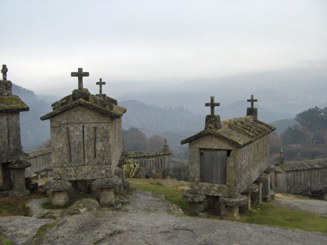Zdjęcia: Soajo, The Minho, Spichlerze w Soajo, PORTUGALIA Zdjęcia: Soajo, The Minho, Spichlerze w Soajo, PORTUGALIA