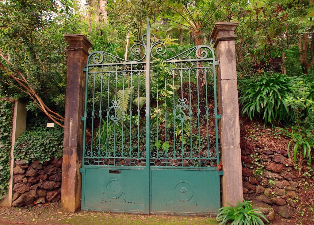 Zdjęcia: Funchal, ogród Monte Palace, Madera, Brama do...., PORTUGALIA Zdjęcia: Funchal, ogród Monte Palace, Madera, Brama do...., PORTUGALIA