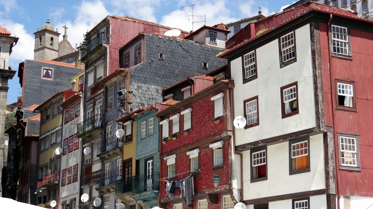 Zdjęcia: Ribeira, Porto, Kamieniczki nieuczesane, PORTUGALIA Zdjęcia: Ribeira, Porto, Kamieniczki nieuczesane, PORTUGALIA