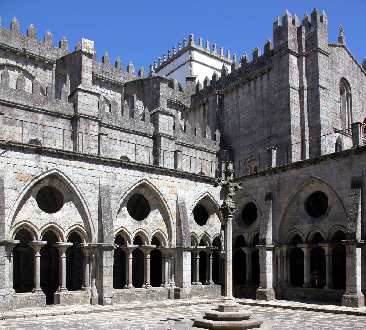 Zdjęcia: Katedra Se do Porto , Porto, Patio, PORTUGALIA Zdjęcia: Katedra Se do Porto , Porto, Patio, PORTUGALIA