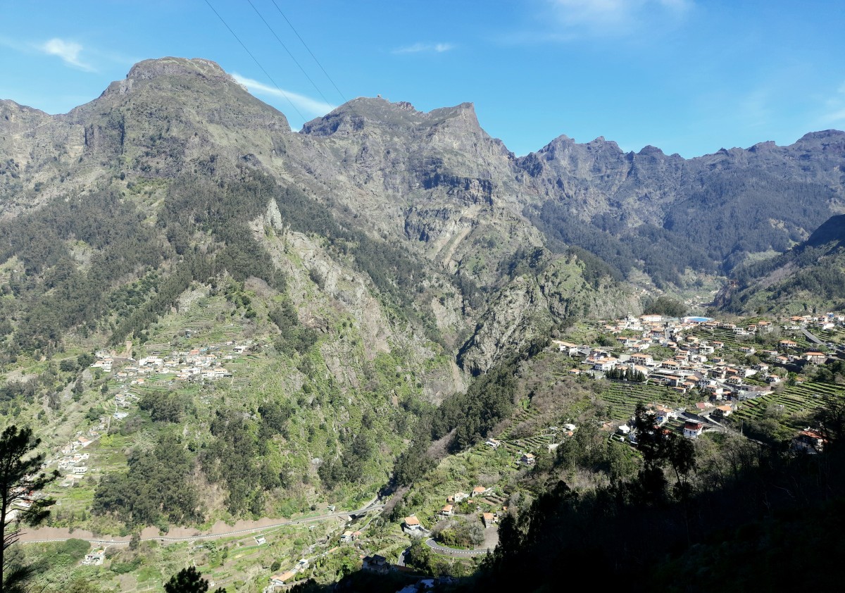 Zdjęcia:  Curral das Freiras, Madera , Dolina  Zakonnic w szerszym ujęciu, PORTUGALIA Zdjęcia:  Curral das Freiras, Madera , Dolina  Zakonnic w szerszym ujęciu, PORTUGALIA