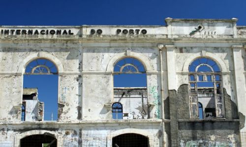 Zdjecie PORTUGALIA / - / Porto / Ruina przy play