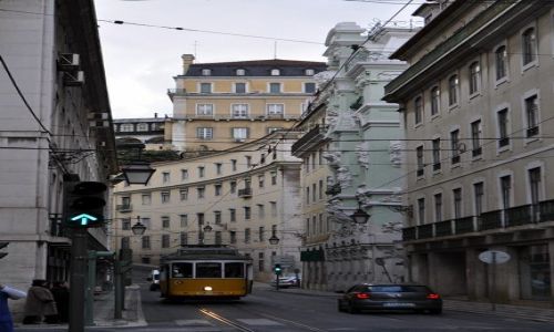Zdjecie PORTUGALIA / Lizbona / Lizbona / Uliczka