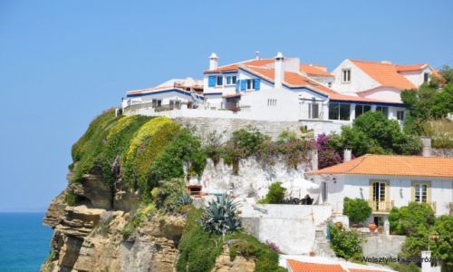 Zdjecie PORTUGALIA / Lizbona / Azenhas do Mar / Domy na skale w Azenhas do Mar