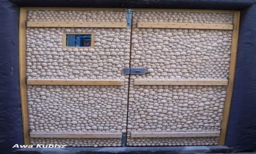 PORTUGALIA / Wyspa Madera / Funchal / Galeria na drzwiach starego miasta