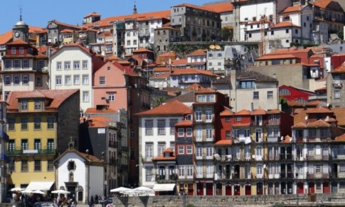 Zdjcie PORTUGALIA / Porto / Ribeira / Kamieniczki na diecie