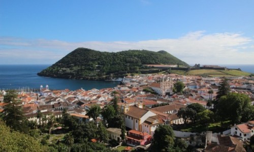 PORTUGALIA / Azory / Terceira, Angra do Heroismo  / Angra do Heroismo - widok na miasto i Monte Brasil