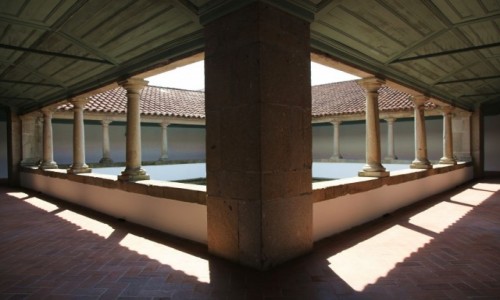 Zdjcie PORTUGALIA / Dystrykt Braga / Guimarães, Koci w. Antoniego / Nad dziedzicem