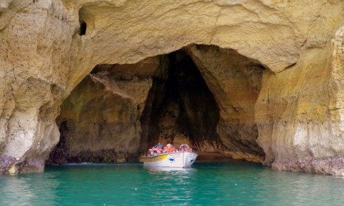 Zdjecie PORTUGALIA / Algarve / Benagil / - maa jaskinia -