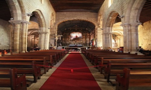 Zdjcie PORTUGALIA / Guimaraes / Oliveira Plaza / Koci klasztoru Matki Boskiej Oliwnej (Igreja de Nossa Senhora da Oliviera)