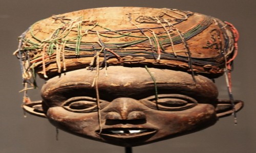 Zdjcie PORTUGALIA / Guimarães  / Midzynarodowe Centrum Sztuki / Maska afrykaska