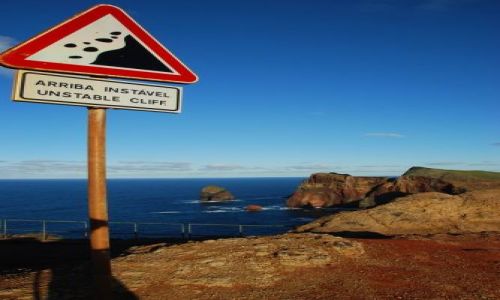 Zdjcie PORTUGALIA / Madera / Ponta de Sao Laurenco / Ponta de Sao Laurenco - Sign Caution
