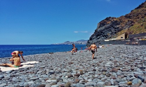Zdjęcie PORTUGALIA / Funchal / Garajau / Plaża w Garajau z widokiem na Funchal