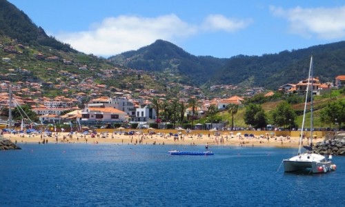 Zdjcie PORTUGALIA / Madera / Machico / panorama miasta od strony zatoki