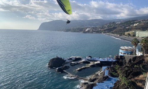Zdjcie PORTUGALIA / Funchal  / Complexo Balnear Doca do Cavacas / Widok z gry na naturalny basen lawowy 