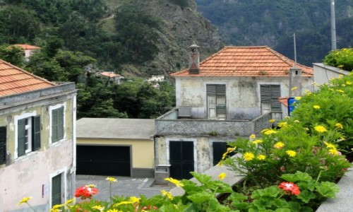 Zdjcie PORTUGALIA / Madera / Dolina Zakonnic / Wioska w Dolinie Zakonnic