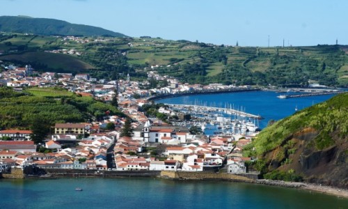 Zdjcie PORTUGALIA / Azory / Wyspa Faial, Horta / Widok na misto i port